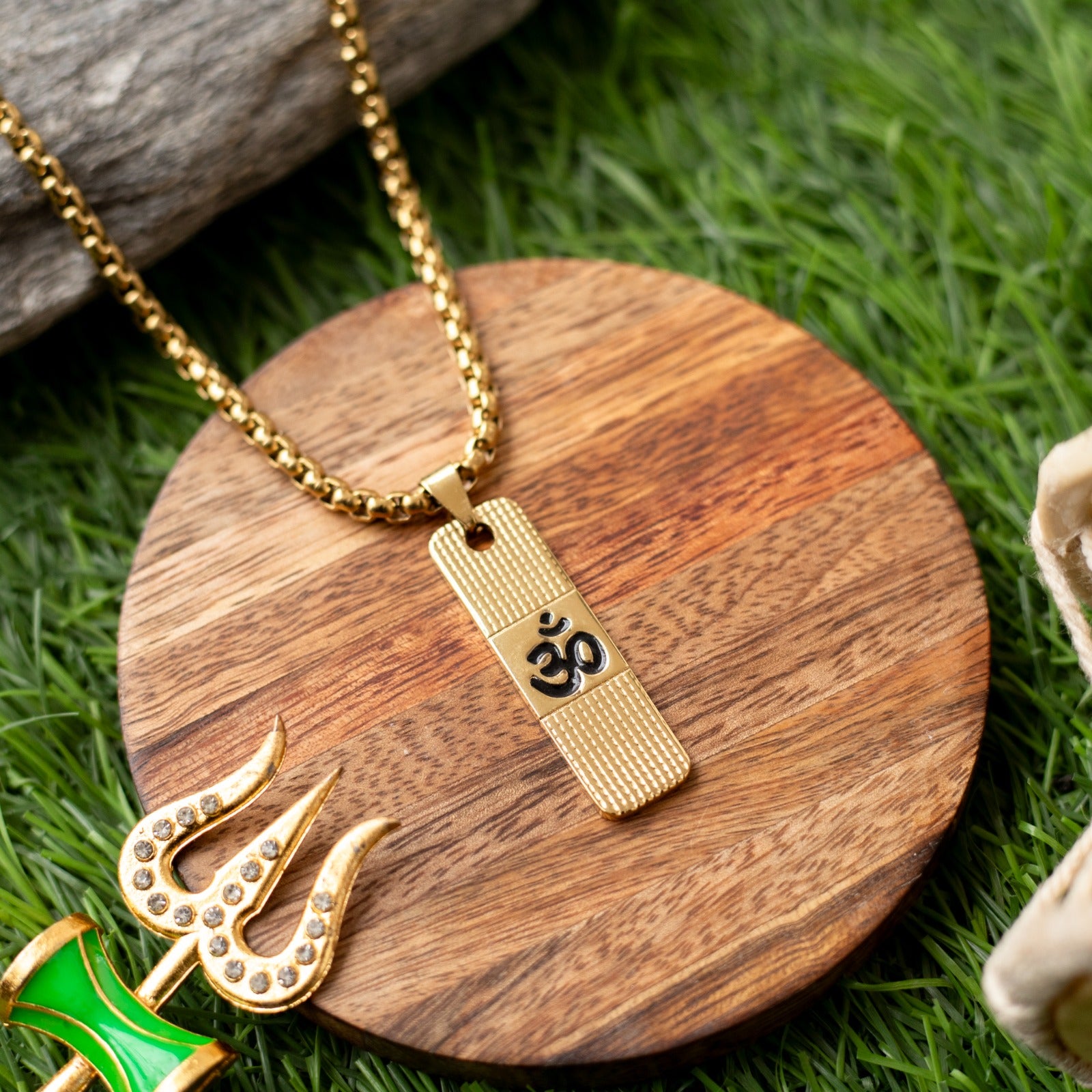 Sacred Lock Om Horizon Grid Pendant